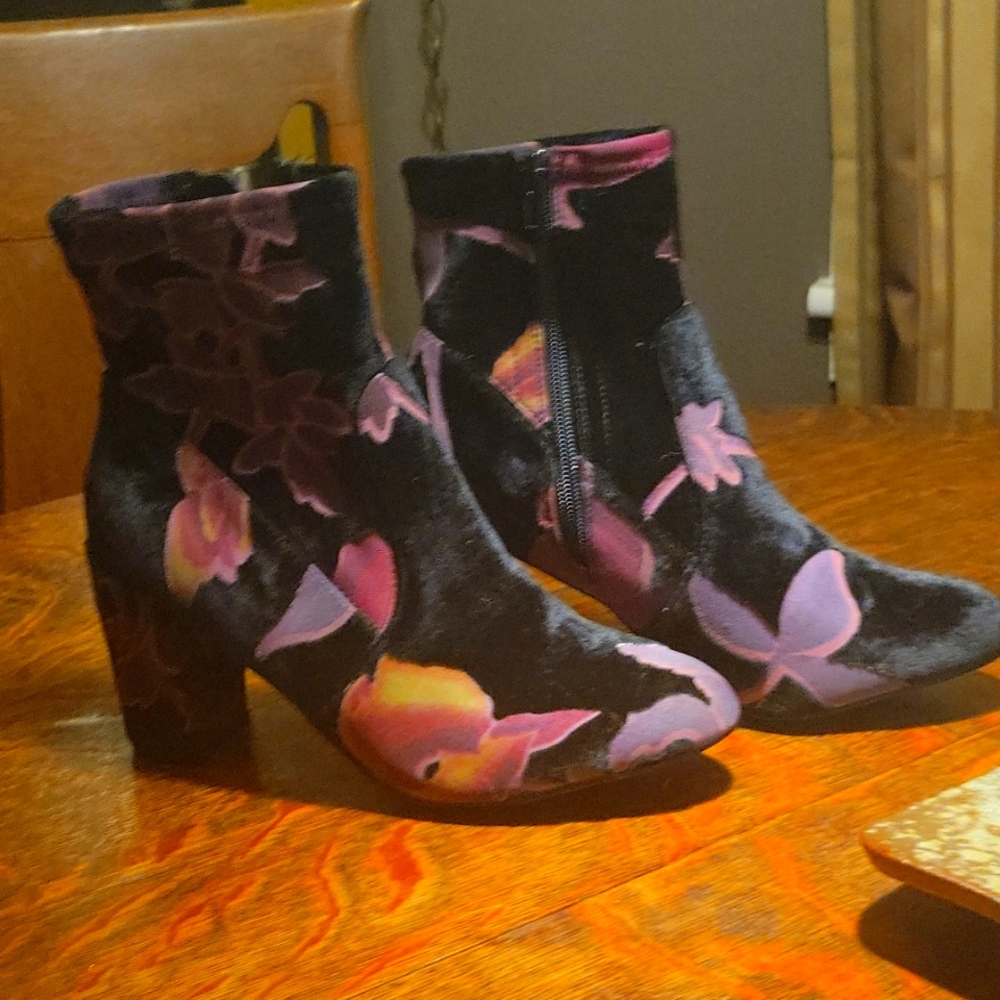 Velvet booties